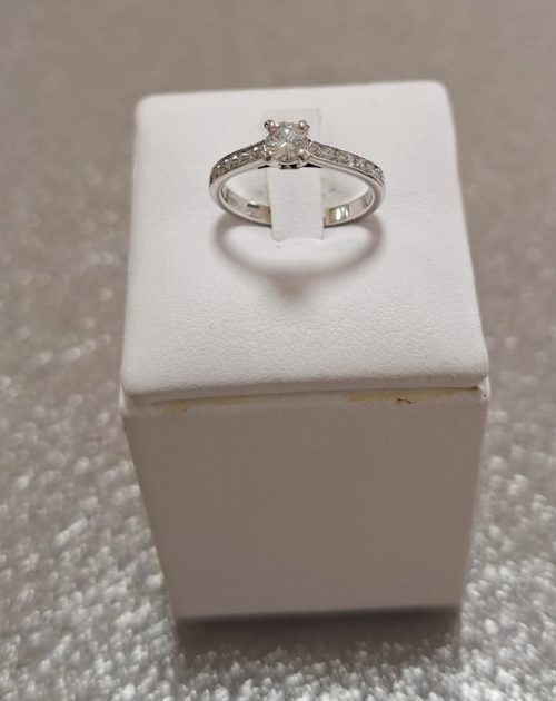 Solitario in Oro Bianco 18 Kt con Diamanti 0.27 Ct