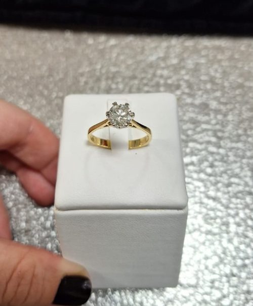 Solitario in Oro Giallo 18 Kt con Diamante 0.98 Ct