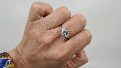 Anello in Oro 18 kt con Acquamarina 1 ct e Diamanti 0,15 Ct