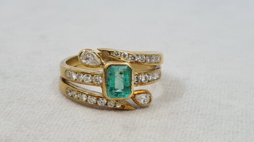 Anello in Oro 18 kt con Smeraldo Colombiano 1 Ct e Diamanti 0,75 Ct