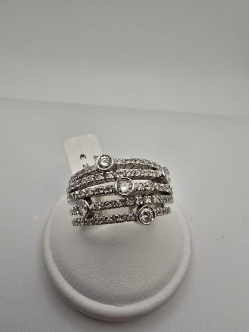 Anello Oro Bianco 18 Kt con Diamanti e Pavé di Diamanti