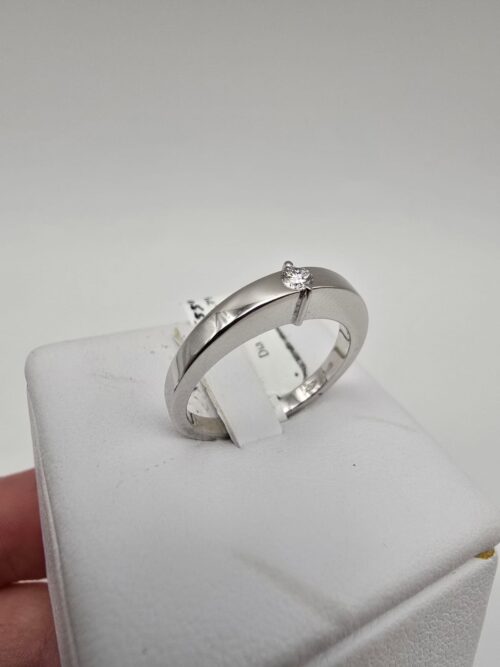 Solitario in Oro Bianco 18 Kt con Diamante 0.05 Ct G VS firmato Leopizzo