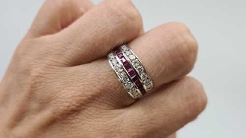 Anello in Oro Bianco 18 kt con Rubini 1,20 Ct e Diamanti 1 Ct