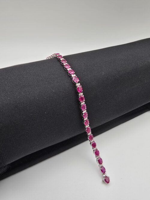 Bracciale Oro Bianco 18 Kt con Rubini 8.30 Ct e Diamanti Pavè