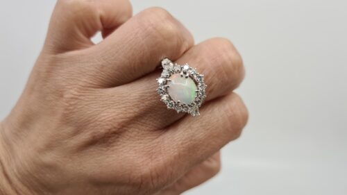 Anello in Oro 18 kt con Opale 1,40 e Diamanti 1,10 Ct