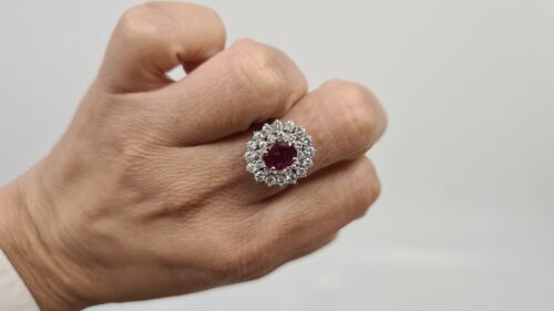 Anello in Oro 18 kt con Rubino 1,06 Ct e Diamanti 1,30 Ct
