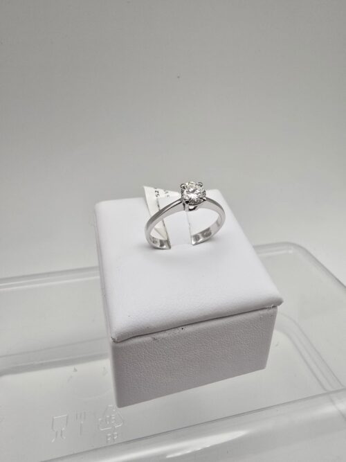 Solitario Oro Bianco 18 Kt e Diamante Naturale 0.45 Ct G VS