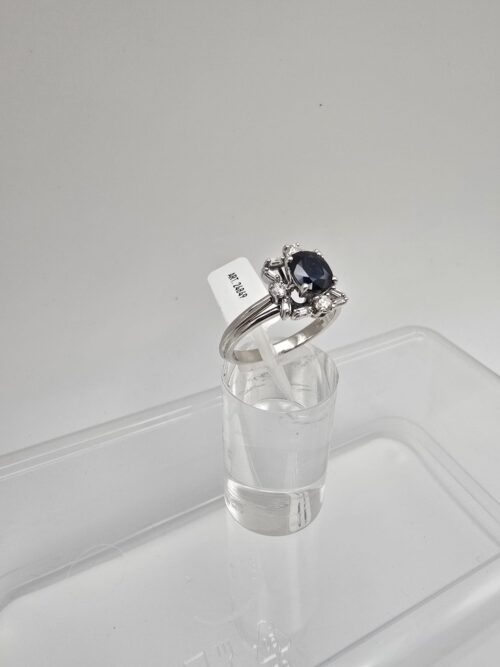 Anello Oro Bianco 18 Kt con Diamanti e Zaffiro
