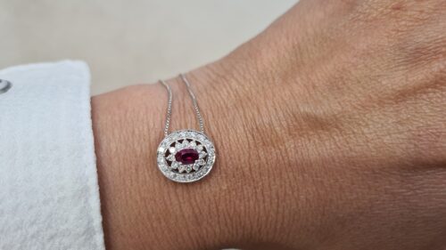Catena con Ciondolo Rubino 0,30 ct e Diamanti 0,30 ct firmato Davite e Delucchi