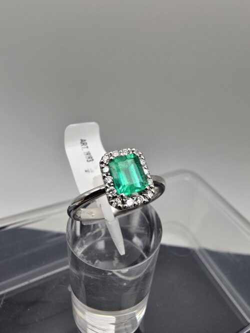 Anello in Oro Bianco 18 Kt con Smeraldo e Diamanti